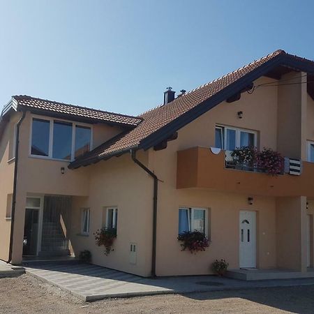 גרבובץ Neda Holiday House מראה חיצוני תמונה